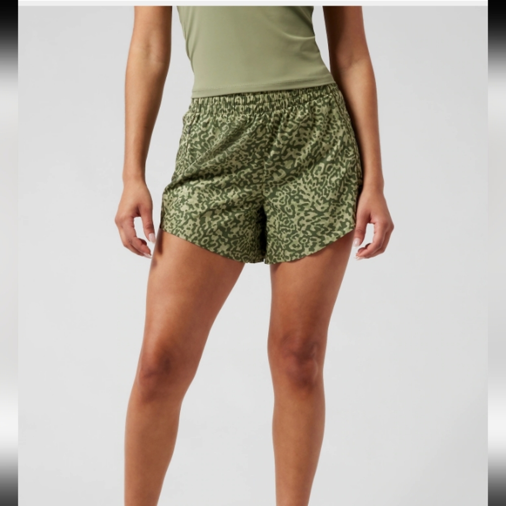 Athleta | Hustle 4.5" Short Lined Clouded Leopard Olive Size 2X Womens Plus size